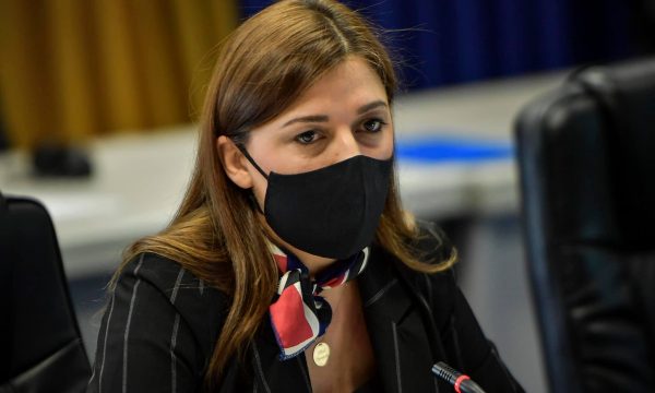 Deklarohet ministrja Haxhiu pasi u kapën 400 kilogramë kokainë në Lipjan
