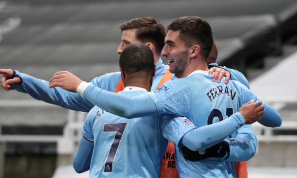 Man City e feston titullin me një rekord në Premierligë