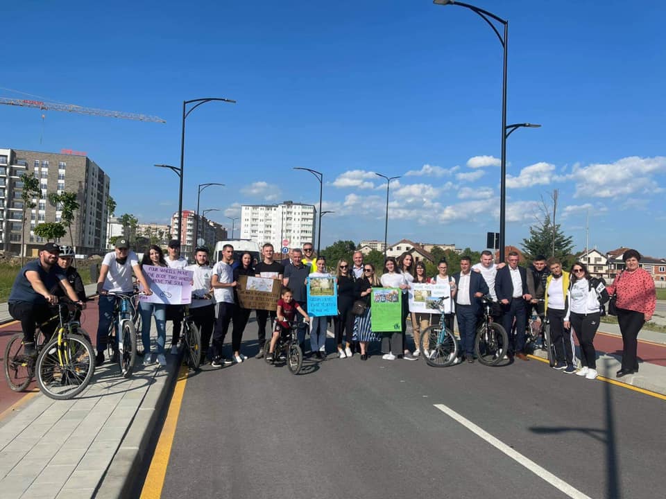 Organizata “HopeLipjan” shënoi Ditën Botërore të Çiklizmit me aktivitetin “T’marshojmë me biçikleta”