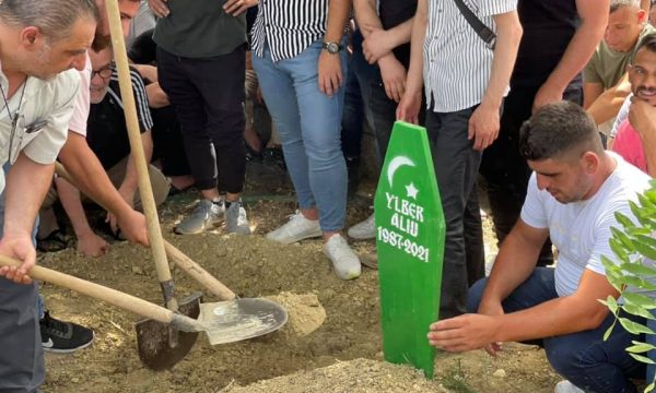 Varroset këngëtari Ylber Aliu