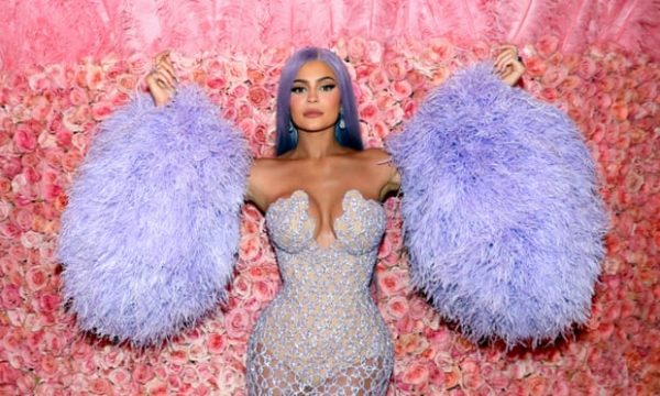 Nga ndërhyrjet në buzë tek marrëdhëniet me ish-at, Kylie Jenner i thotë të gjitha