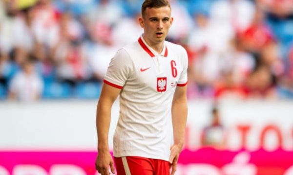 Bellingham bie nga “froni”, talenti polak bëhet futbollisti më i ri që luan në Evropian