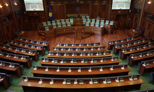 Nuk munguan akuzat e fyerjet, krejt çka u diskutua në seancën e sotme të Kuvendit