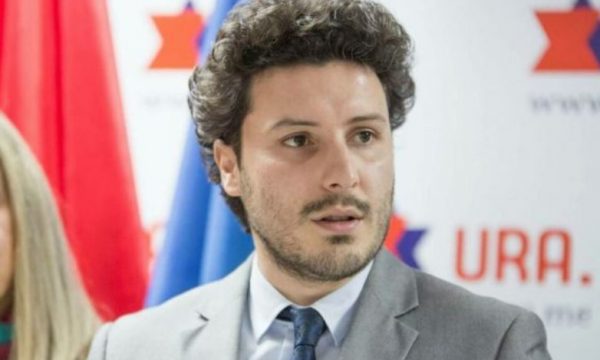 Me 50 vota pro Parlamenti e rrëzon Qeverinë e Abazoviqit