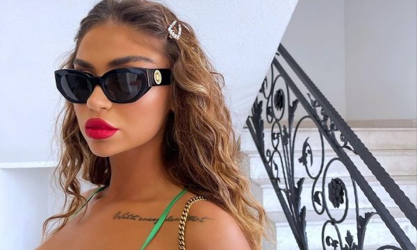 Arta Nitaj shfaq elegancën në fustanin e saj të gjelbër