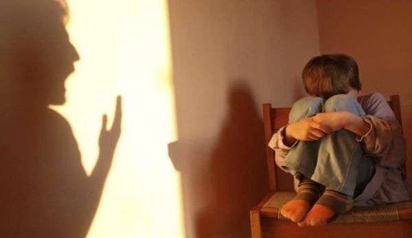 Ngjarje e tmerrshme në Lipjan, nëna rrah fëmijën e saj 6 vjeç, e bën për spital/ rastin në Polici e lajmëroi bashkëshorti