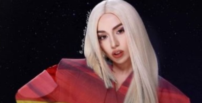 Ava Max vishet me kostum shumëngjyrësh për nder të ‘muajit të krenarisë’