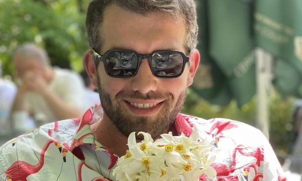 Rron Gjinovcit i pëlqen Dafina Zeqiri