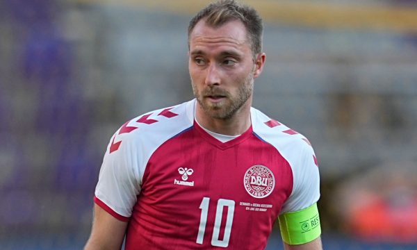 Eriksen lirohet nga spitali, i viziton bashkëlojtarët në stërvitje