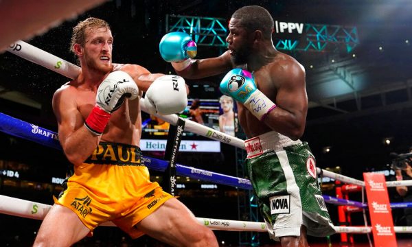 Meçi mes Paul dhe Mayweather mbaron me fishkëllima nga publiku dhe pa fitues