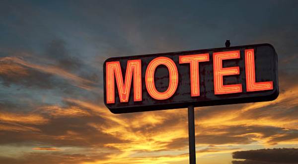 Një grua raporton se u dhunua në një motel në Obiliq, Policia jep detaje