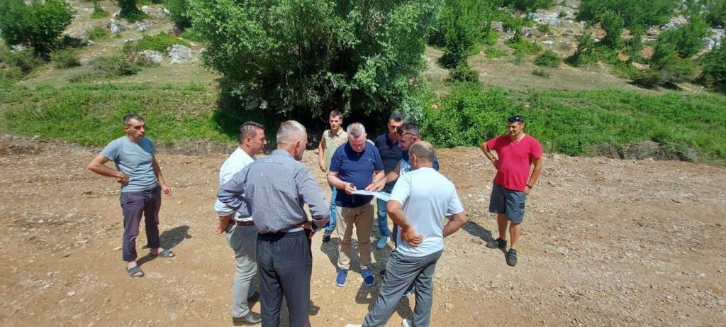 Imri Ahmeti: Gryka e shpëtimit në Krojmir po bëhet me rrugë të asfaltuar