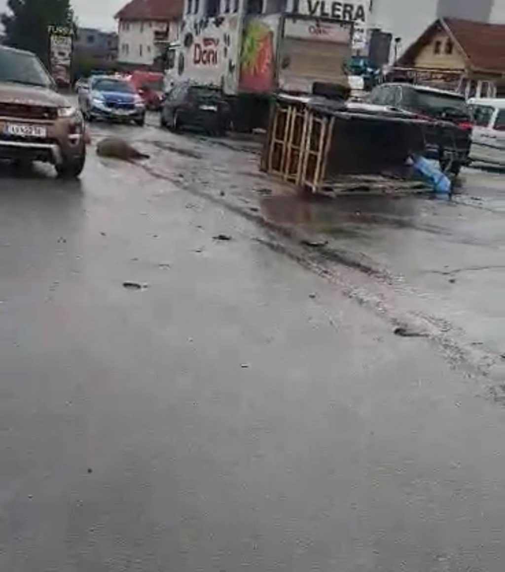 Aksident trafiku në Lipjan, “Pick Up” përplaset me kamionin me dele, ngordhin disa kurbana