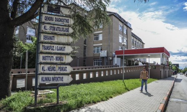 Në ShSKUK po trajtohen 61 pacientë nga COVID-19