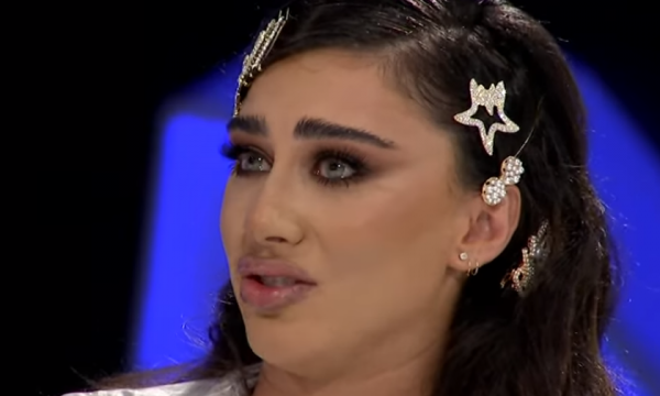 “Shkoi shumë herët, nuk u bë as gjyshe”, Melinda rrëfen mes lotësh për humbjen e nënës