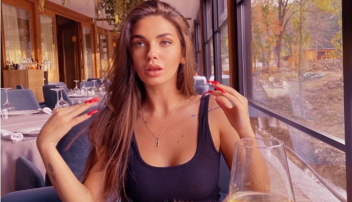 “Mamaja ime bën fotografitë më të këndshme”, Beatrix Ramosaj duket kaq bukur në fotot nga përditshmëria