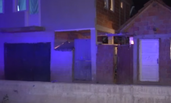 Pamje nga vendi ku ndodhi vrasja në Lipjan, dëshmitarët thonë se fëmijët e viktimës dhe dorasit ishin shkak i mosmarrëveshjes