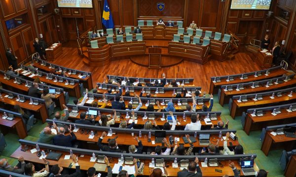 Kuvendi miraton në shqyrtim të parë Projektligjin e Buxhetit për vitin 2022