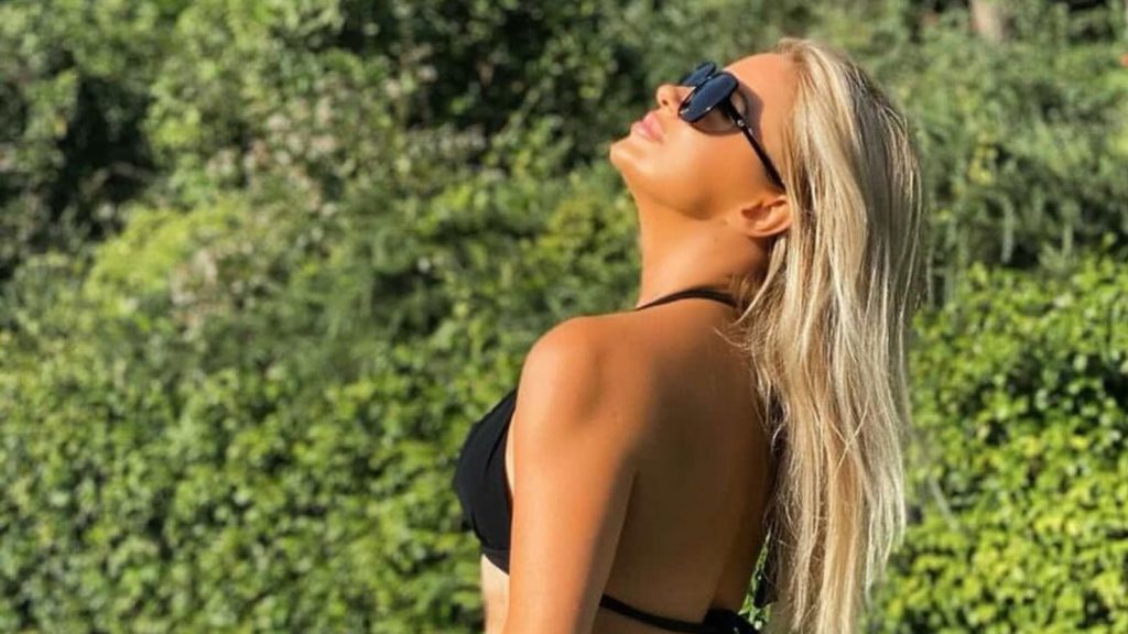 Si rrallëherë, Alketa Vejsiu pozon në bikini dhe ekspozon linjat trupore