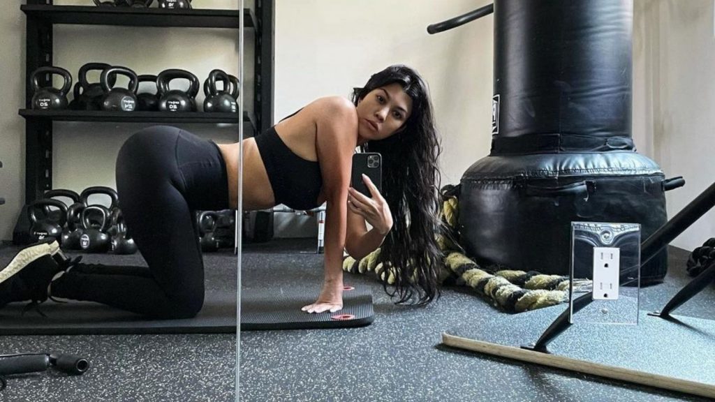 Kourtney Karadashian thekson format trupore nga palestra
