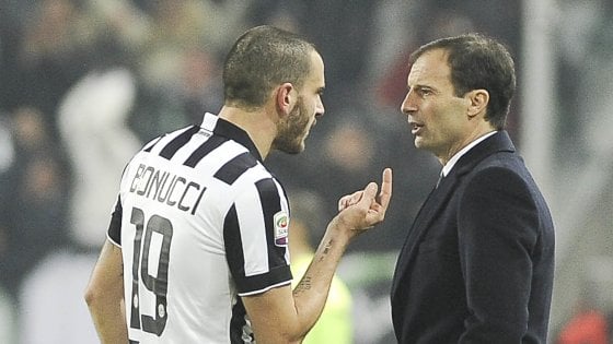 Allegri s’do t’ia falë kurrë Bonuccit: “Kapiten? Ta blejë dhe le të luajë në rrugë me të”