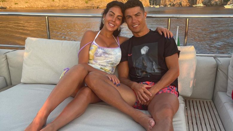 Ronaldo në momente intime me Georginan në pushime