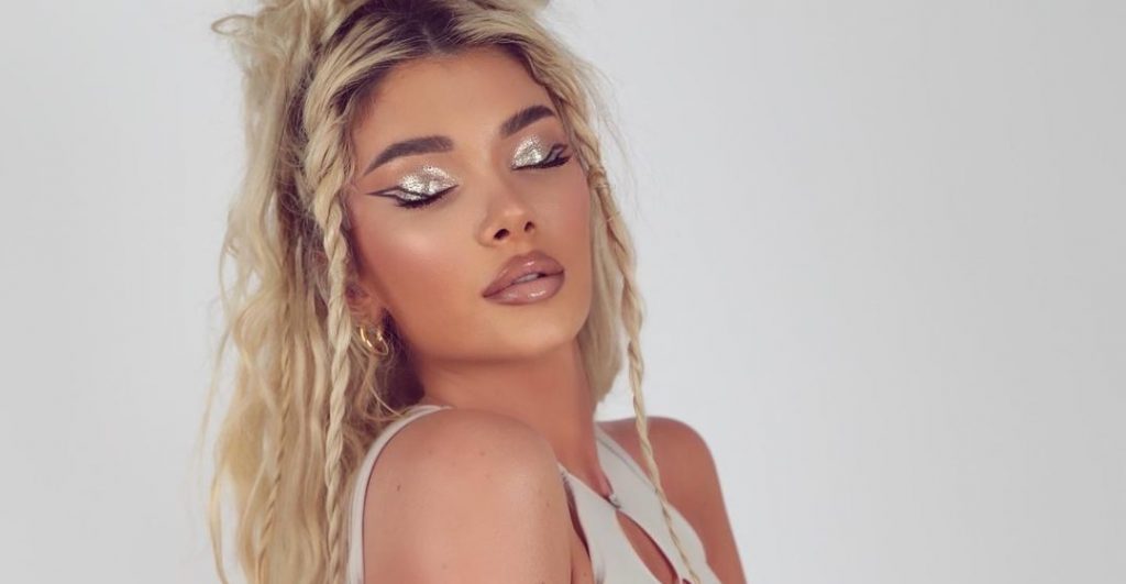 Era Istrefi ndryshon stilin e flokëve, duket mahnitëse me pamjen e re