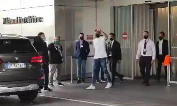 Giroud arrin në Milano