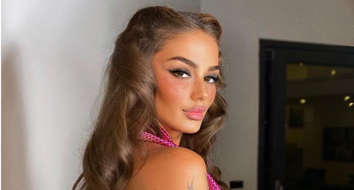 Loredana duke kaq “hot” në fustanin e ngushtë që ia vizaton linjat trupore