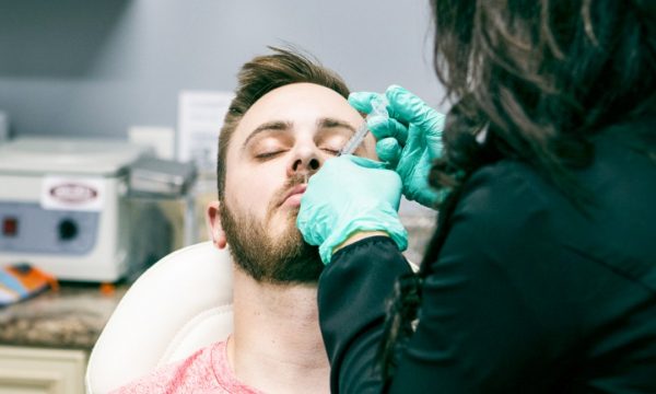 “Kam bërë dy herë botox dhe nuk kam turp ta them”, rrëfehet moderatori shqiptar