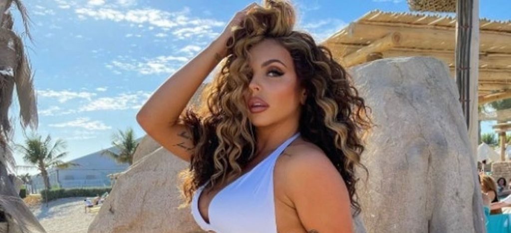 Jesy Nelson poston pamje në bikini pasi nuk e uroi publikisht ish-anëtaren e Little Mix për lindjen e fëmijës së parë