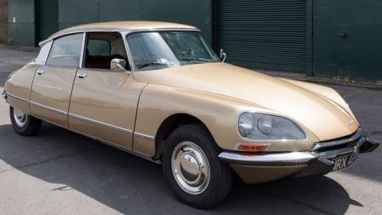 Veturën klasike e shndërrojnë në elektrike – Citroen DS me vetëm një mbushje të baterisë përshkon 224 kilometra