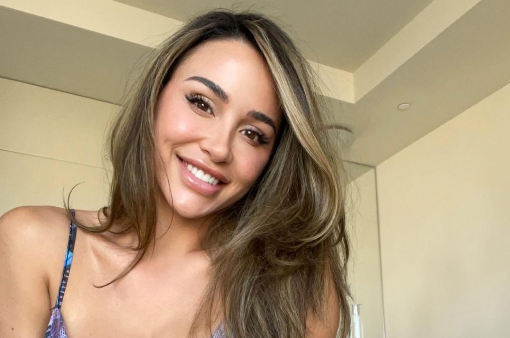 Ana Cheri ngacmon imagjinatën e fansave në rroba sportive