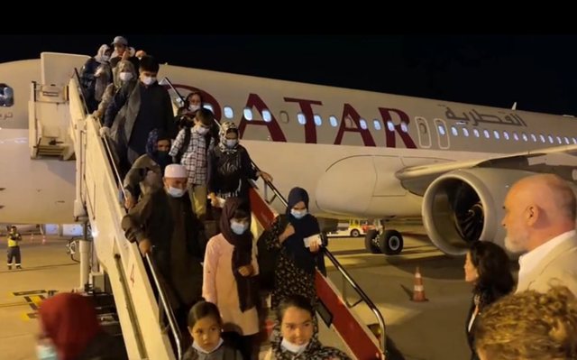 Mbërrin avioni i tretë me afganë në Rinas, në total 275 refugjatë në Shqipëri