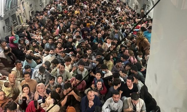 Aeroplani amerikan shpëton afganët nga talibanët, transporton pesëfishin e peshës së lejuar