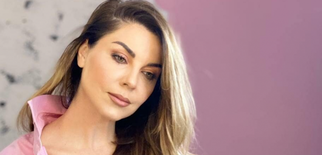 “S’di më si jetohet pa të”, moderatorja shqiptare emocionon me fjalët pas humbjes së nënës