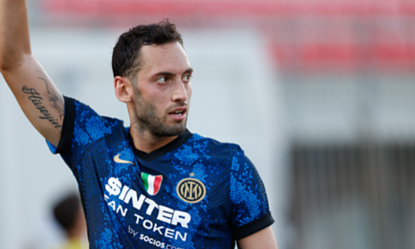 Debutim ëndrrash për Calhanoglun, gol dhe asist brenda pak minutave për Interin
