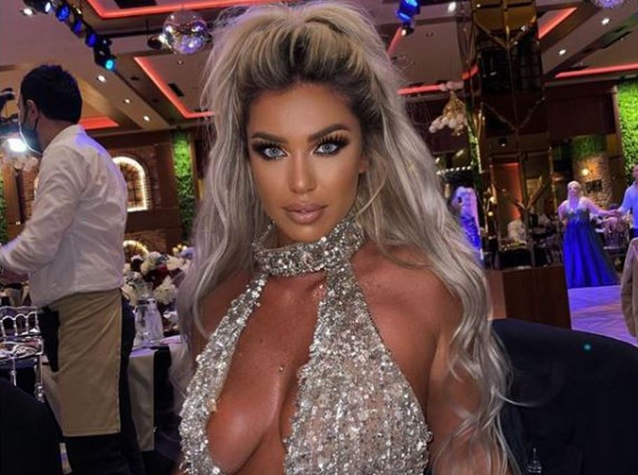 Mysafire seksi, Adelina tregon shumë