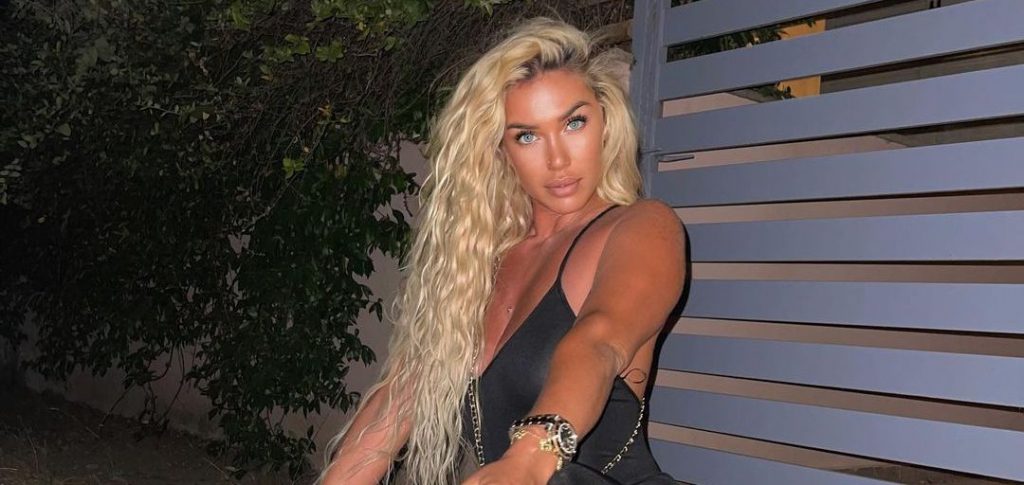 Adelina Tahiri shkëlqen në fustanin glamuroz