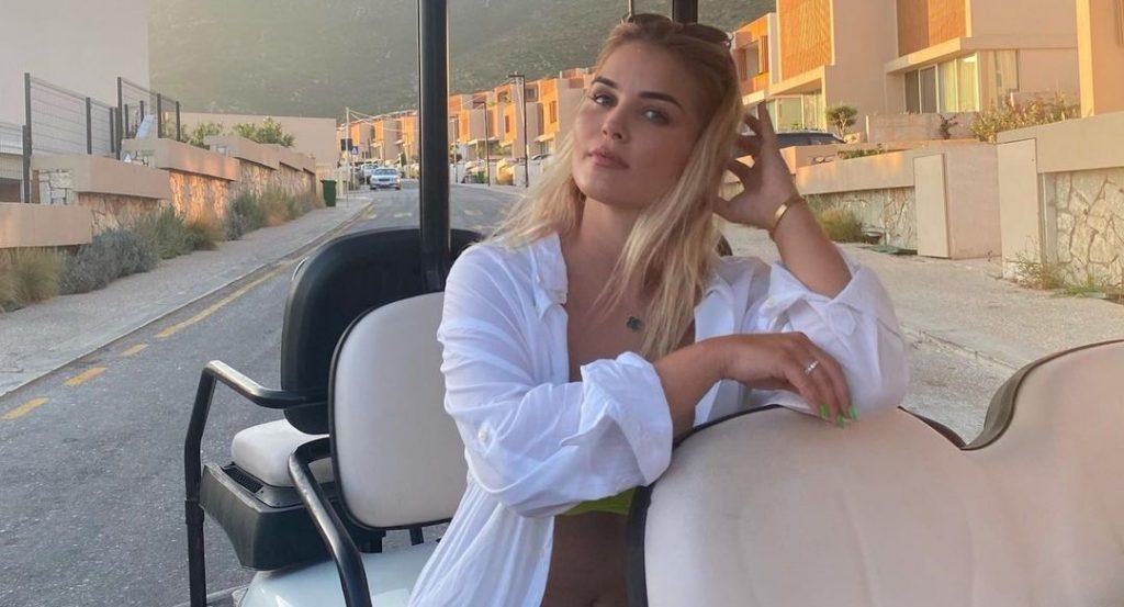 Afrona Dika ‘godet’ me poza me këmishën e Bleros