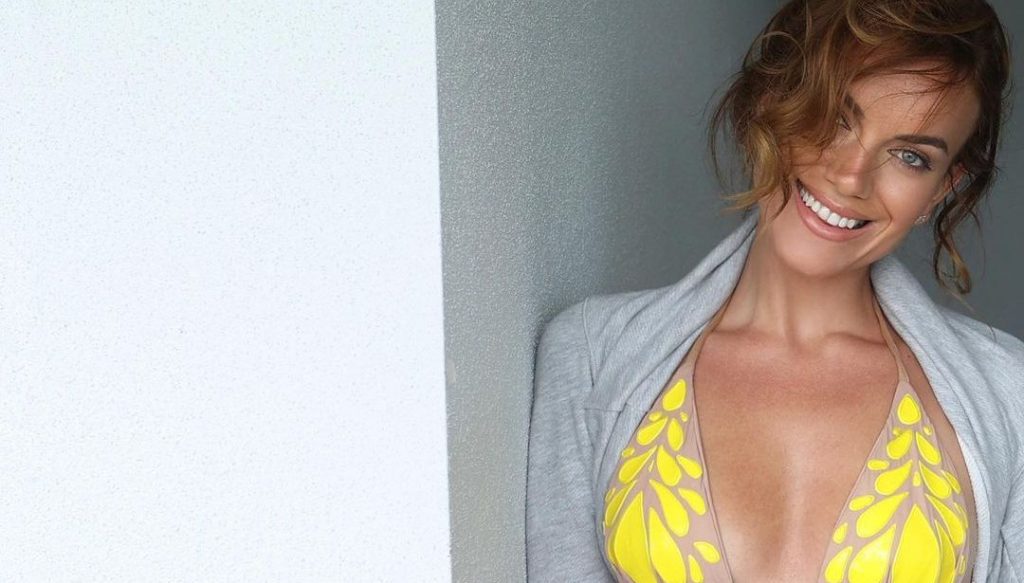 Heidi Lushtaku tregon fizikun mahnitës në bikini