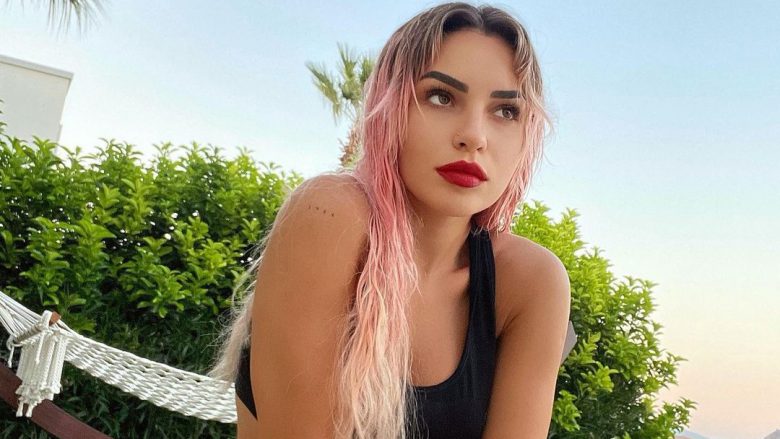 Kida josh me imazhet tjera me bikini