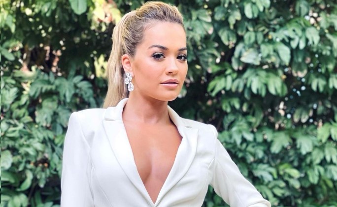 Rita Ora përpiqet t’ua shpjegojë publikut ndërkombëtar nocionet ‘kosovar’ dhe ‘shqiptar’