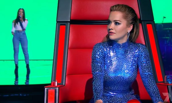 Reagimi i Rita Orës kur një nga konkurrentet e “The Voice Australia” këndon këngën e saj
