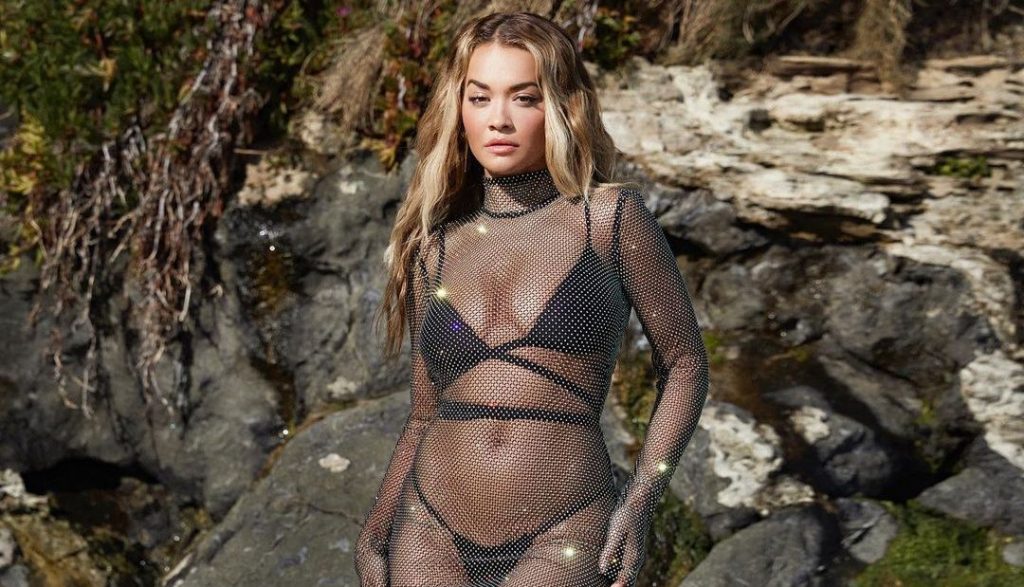 Rita Ora arrinë 1 milionë klikime me “Sea Side”