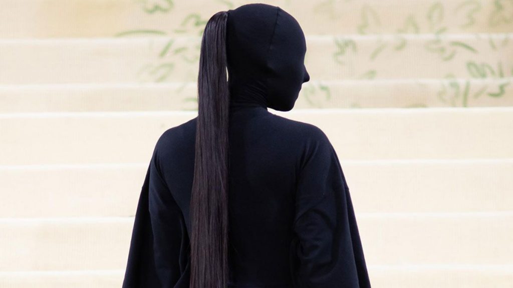 Ky është shpjegimi befasues pas veshjes së pazakontë të Kim Kardashian, Met Gala