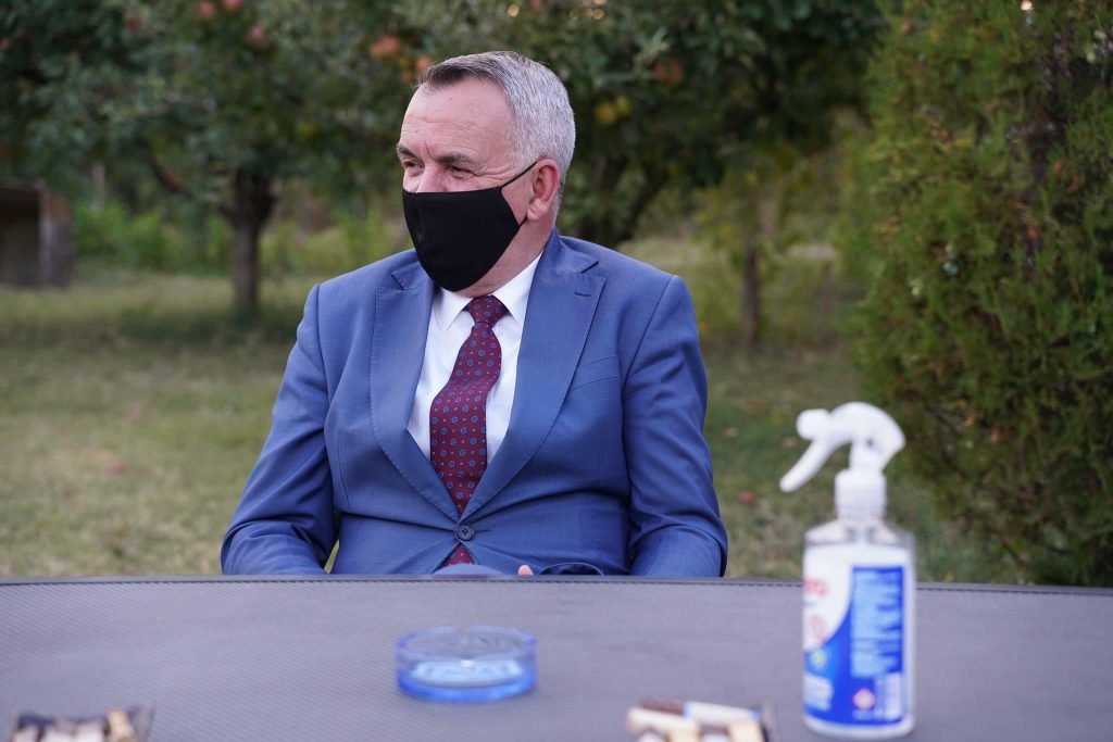 Pritje e ngrohtë për Imri Ahmetin në shumë familje në Lipjan (FOTO)