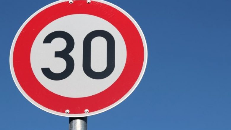 Një qytet tjetër i madh evropian e kufizon shpejtësinë në 30 km/h