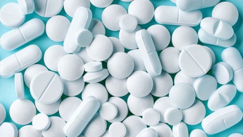 Paracetamoli: Konsumimi i tepërt i ilaçit popullor mund të çojë në dështim të mëlçisë