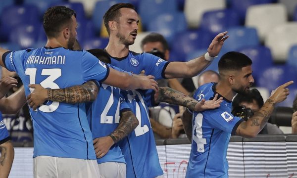 Napoli e mund Cagliarin dhe e forcon kreun e Serie A, me Rrahmanin titullar